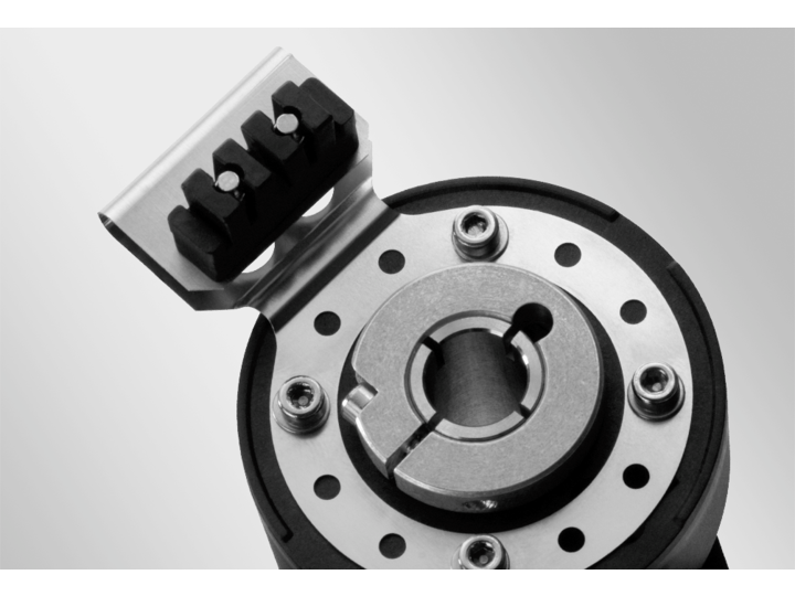 Mounting hollow shaft encoders – Spring coupling for motor’s fan guard (Z 119.068)